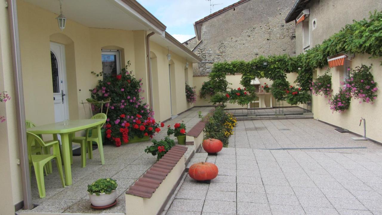 Les Glycines Acomodação com café da manhã Choloy Exterior foto