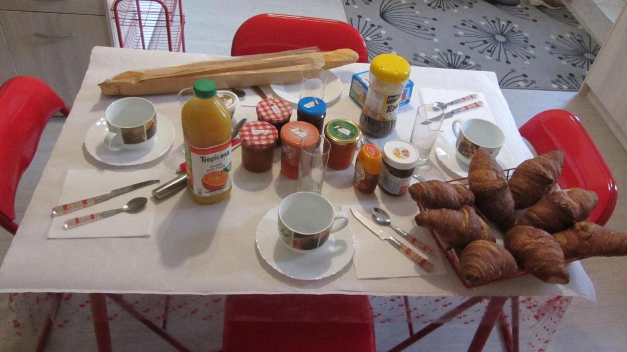 Les Glycines Acomodação com café da manhã Choloy Exterior foto